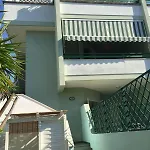 50 Passi Dal Mare, House Glory